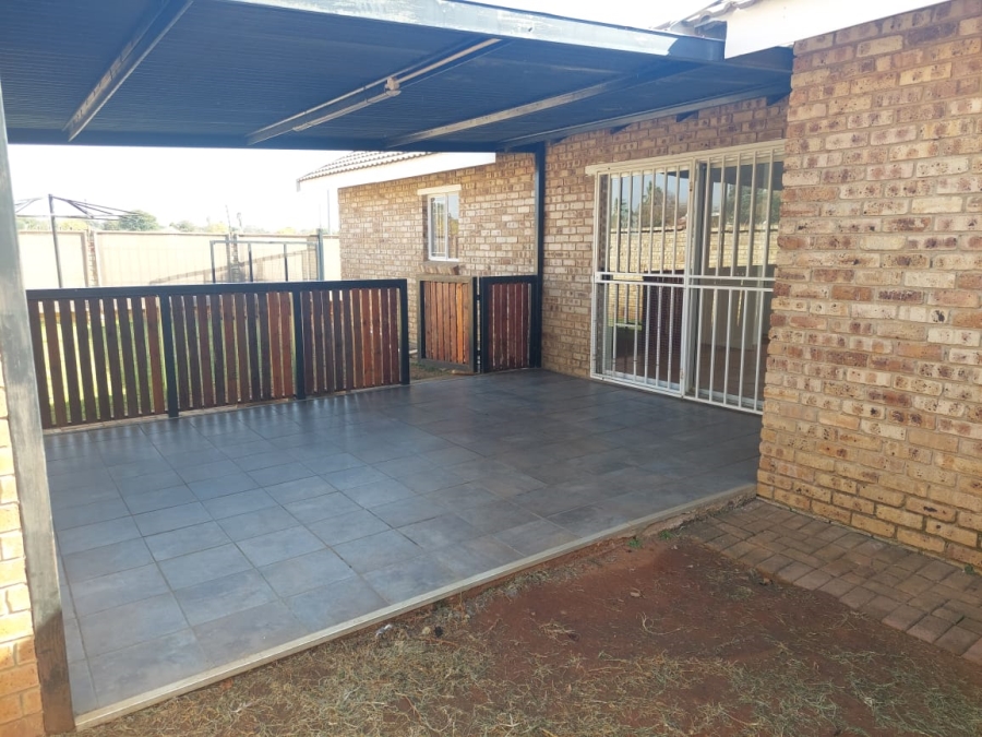 To Let 2 Bedroom Property for Rent in Meiringspark North West